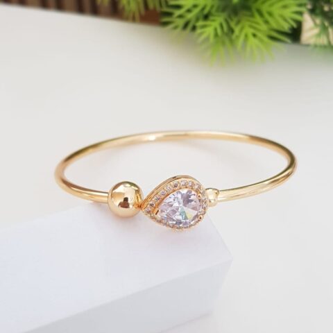 Elegant Teardrop Crystal Gold-Plated Fashion Bangle
