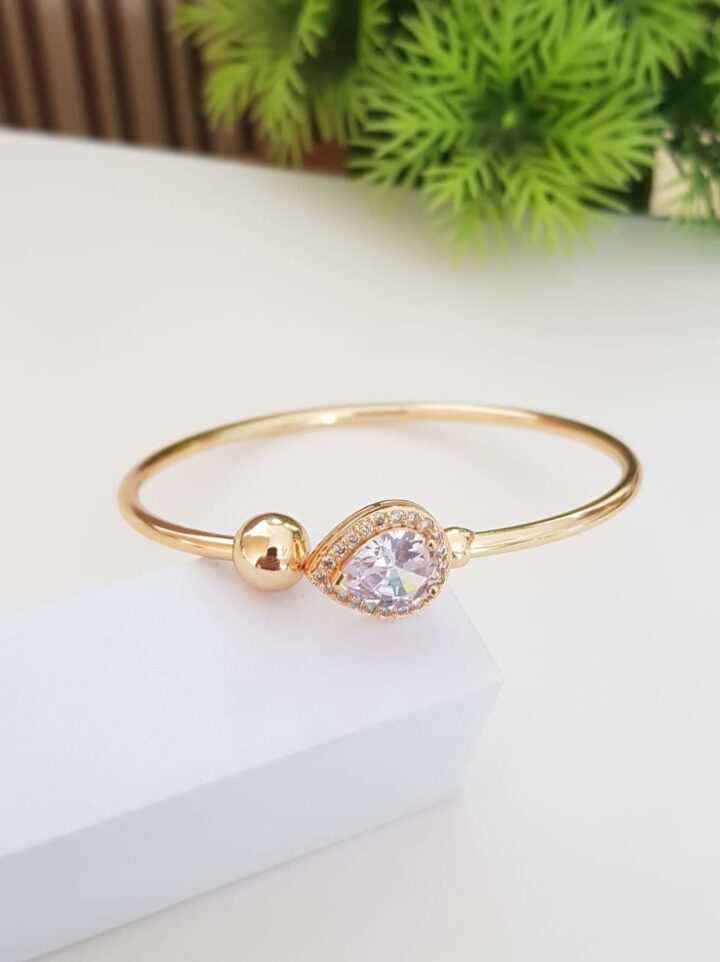 Elegant Teardrop Crystal Gold-Plated Fashion Bangle